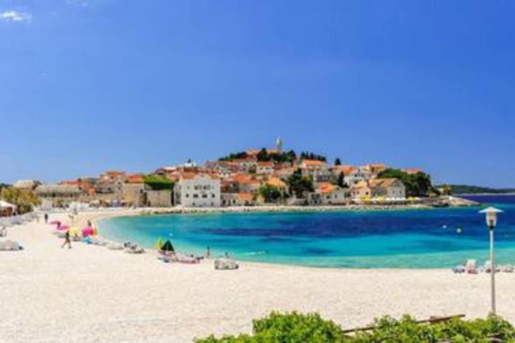 Whole villa in Primošten Esterno foto