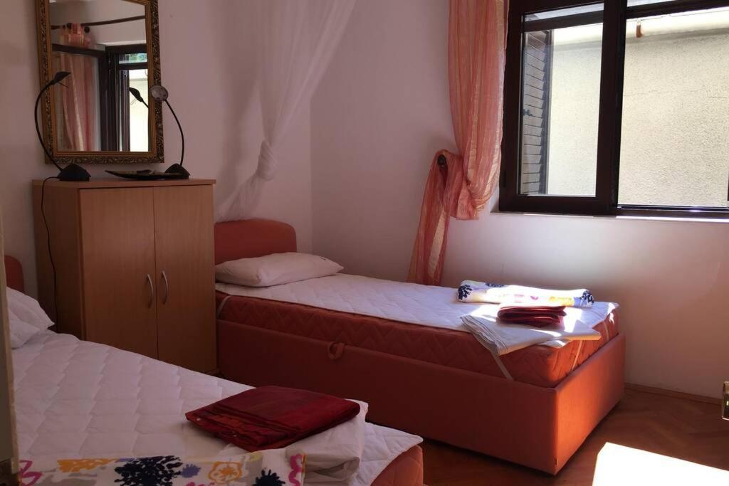 Whole villa in Primošten Esterno foto